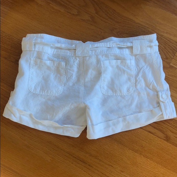 JUICY COUTURE white Linen short Shorts. Women 10 EUC pockets, tie belt cuffed - Picture 9 of 9